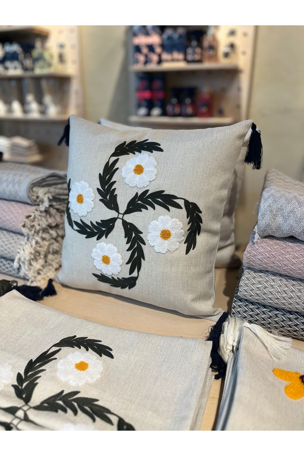 ketenhome Papatya 2’li %80 Keten Kumaş Makine Nakışlı Dekoratif Yastık Kılıfı 43x43 cm – Punch