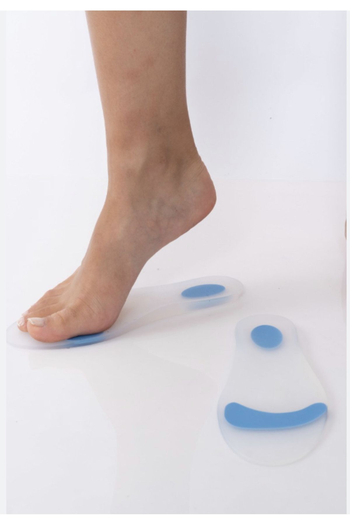 AboutThePerfect Yumuşak silikon tabanlık, konfor ve destek sağlayan medium boy, rahat adımlar için