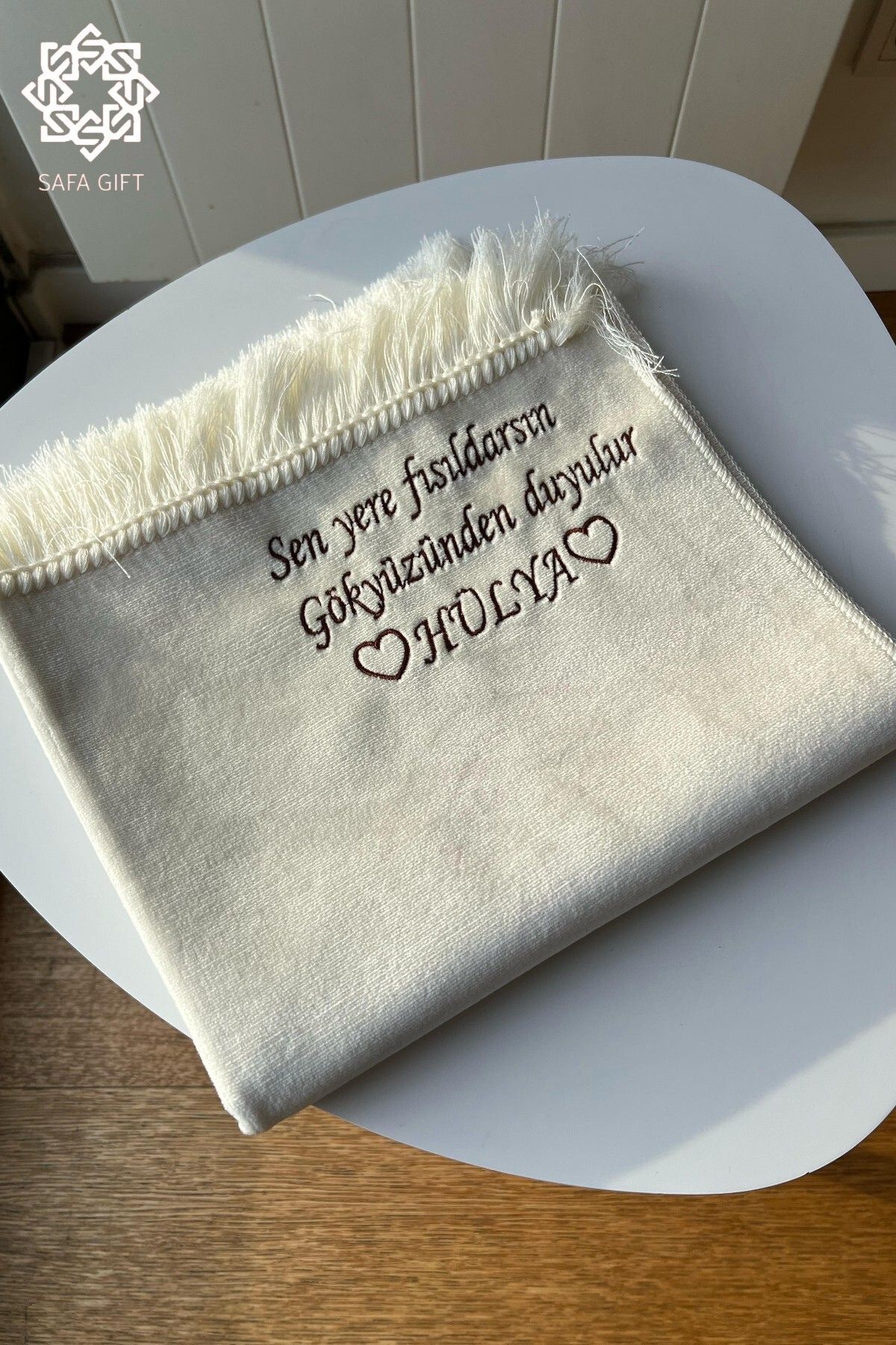 Safa Gift Lüx Kişiye Özel İsimli Kadife Seccade, Tesbih Hediyeli Nakışlı Seccade, Çeyizlik Hediyelik Bohça