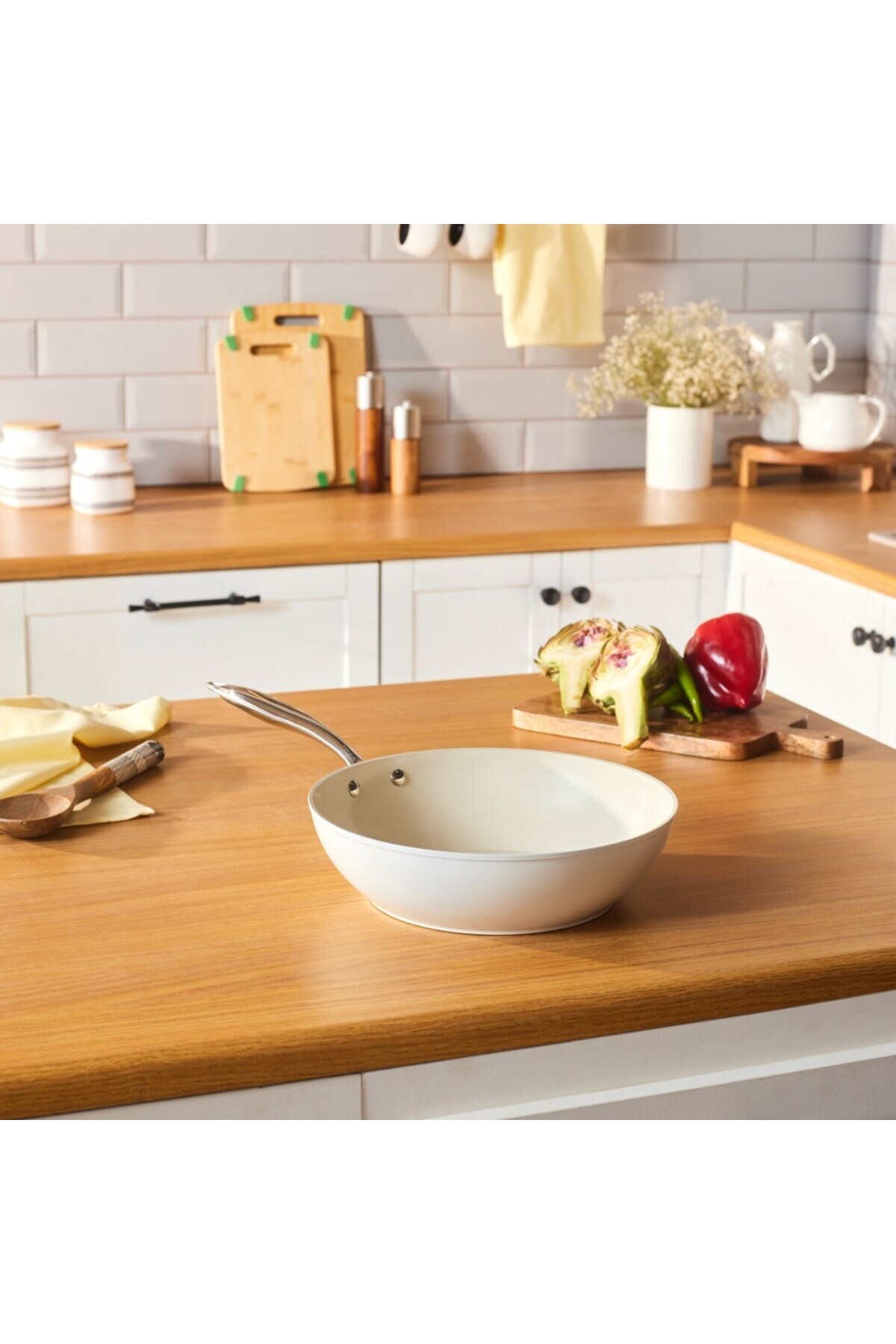 Karaca Swiss Crystal Almond Cream Wokpfanne mit Griff 28 cm