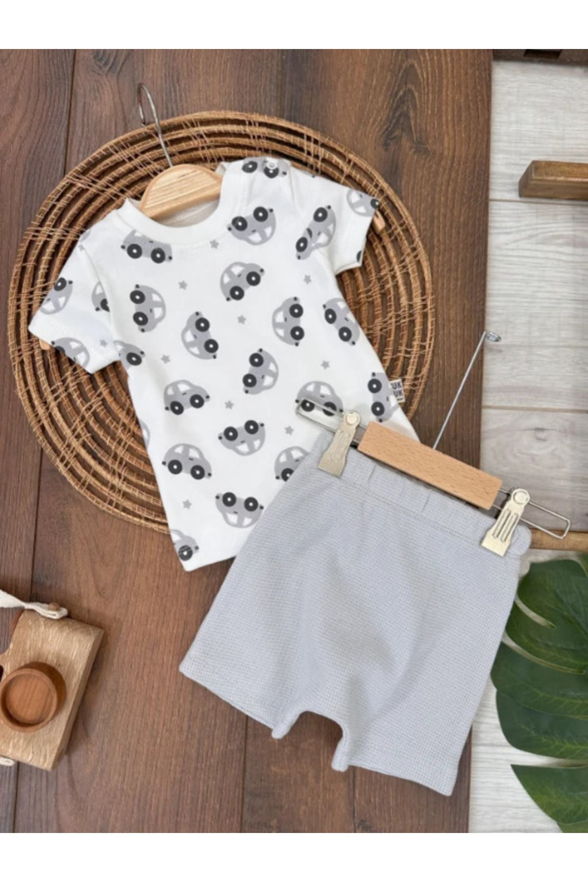 BİSCOİ babybiscoi Renkli Araba Baskılı Yakası Çıtçıtlı Erkek Bebek 2'li Takım