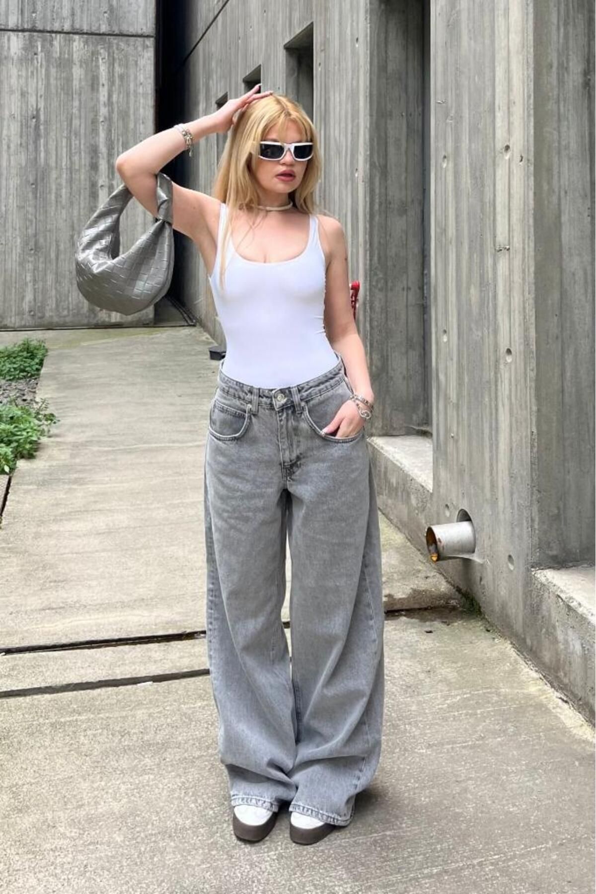 bases. Kadın Canlı Mavi Bol Kesim Baggy Jean
