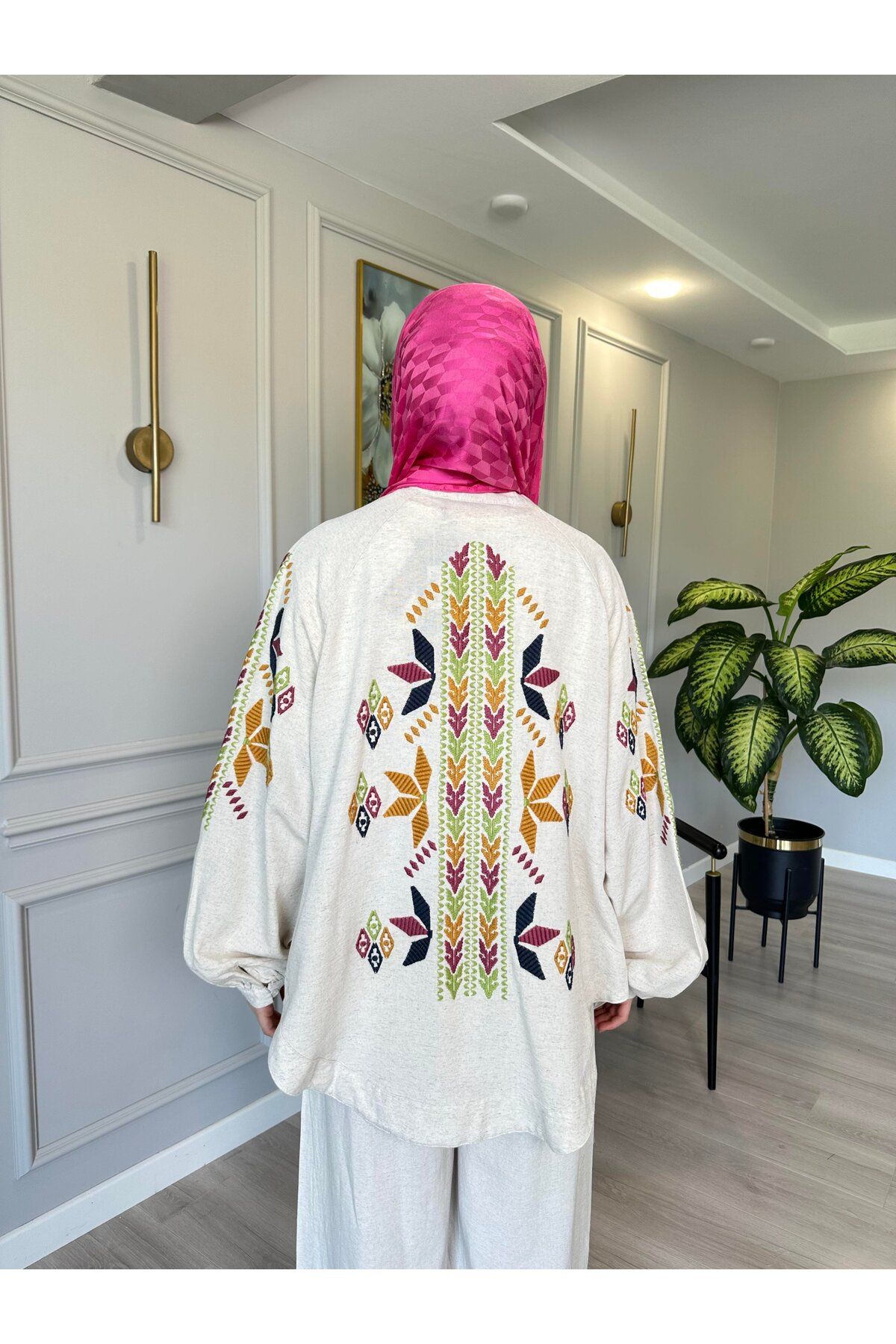 Venoura Keten Nakış İşlemeli Kimono