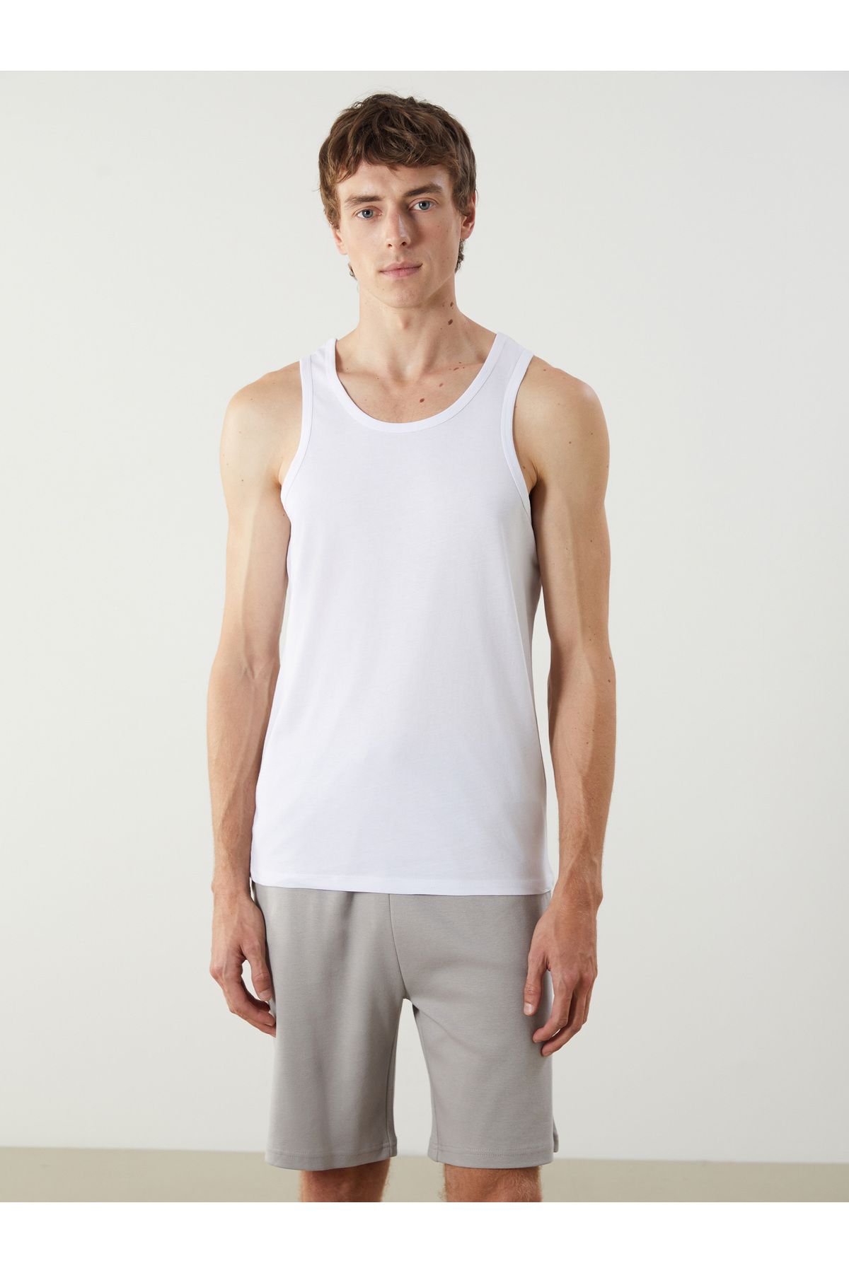 LC Waikiki-Tricou pentru bărbați din bumbac pieptănat cu gât în ​​U, pachet de 3 4