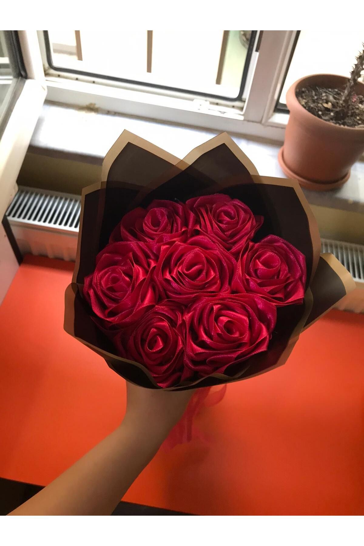 TÜKKAN ACCESSORİES KURDALE BUKET Kurdele El Yapımı 7 Li Fuşya PembeGül Buketi Siyah Kaplama Ve Tül Baglama Detaylı