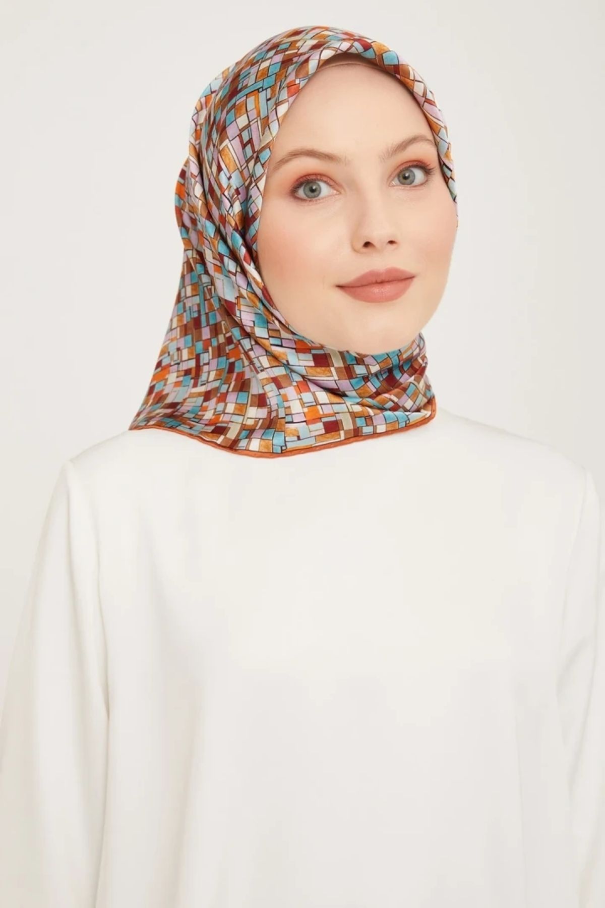Armine Nostalji Serisi Twill İpek Eşarp 9004D-07 Geometrik Desen BEBE MAVİSİ-KİREMİT