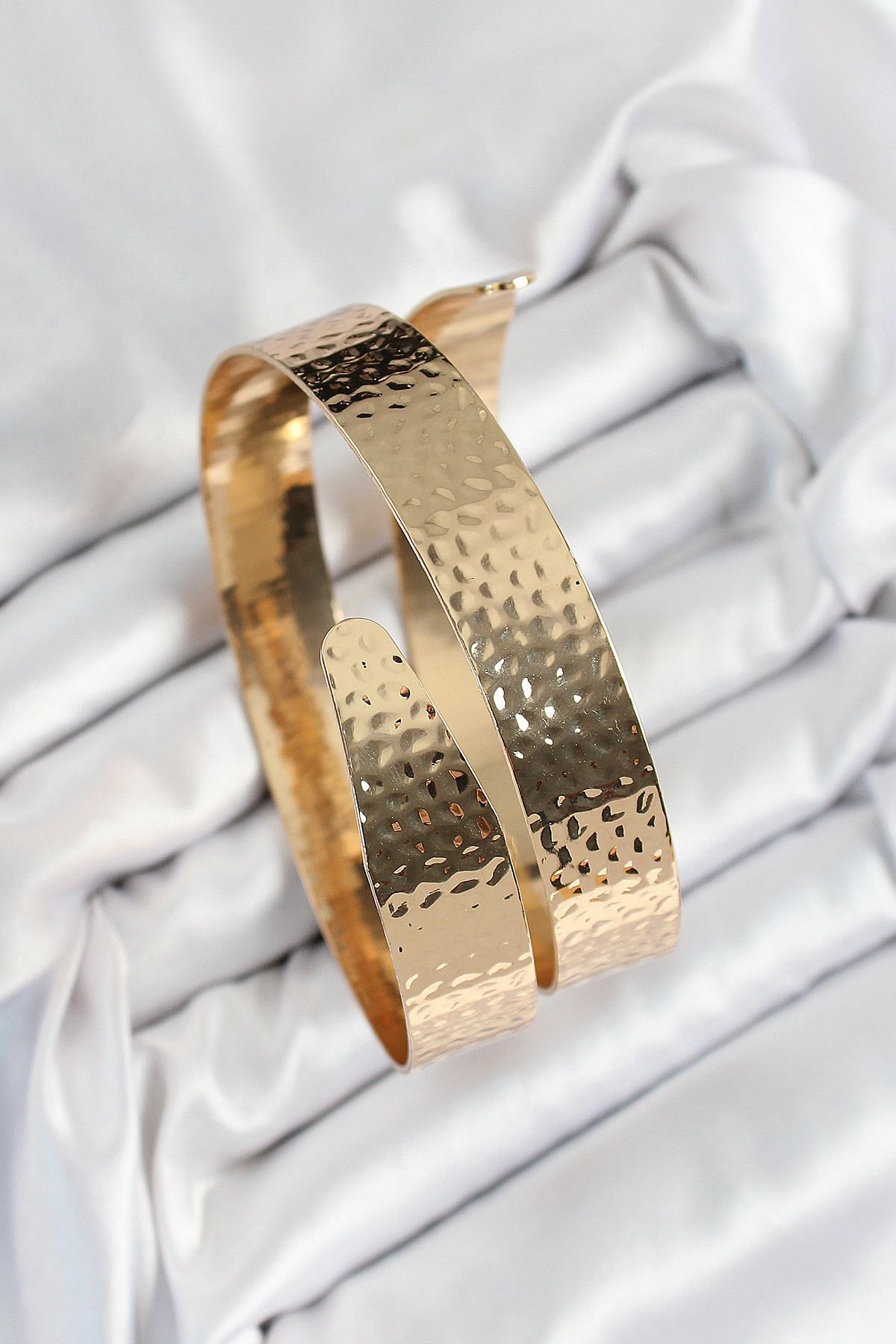callerrons accessories Pirinç Dövme Desenli Gold Renk Kadın Pazu Bileklik - EBJ250620W35771