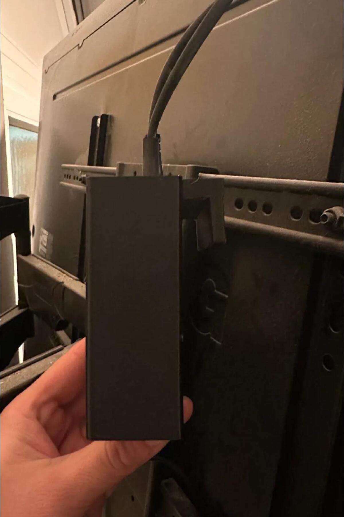KARAHASANOĞLU MAKİNE Apple Tv / Tv Arkası Montaj Aparatı