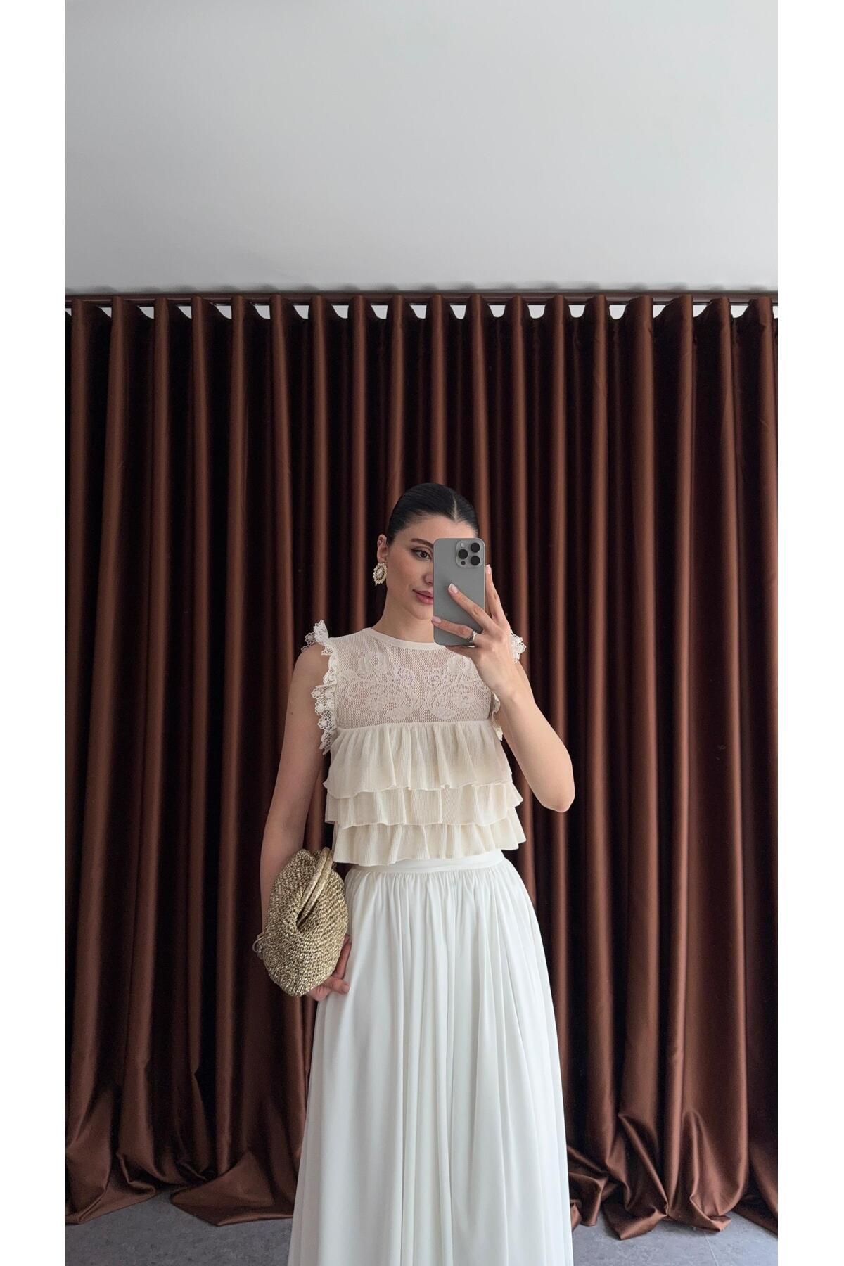 HAZELANNA Katlı Dantelli Beyaz Bluz