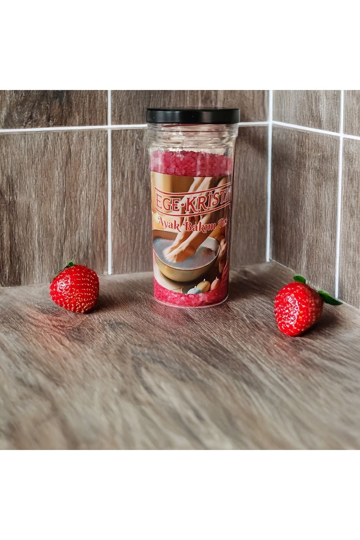 AboutThePerfect Çilek aromalı ayak bakım tuzu 500 gr cam kavanozda, doğal ve ferahlatıcı bakım