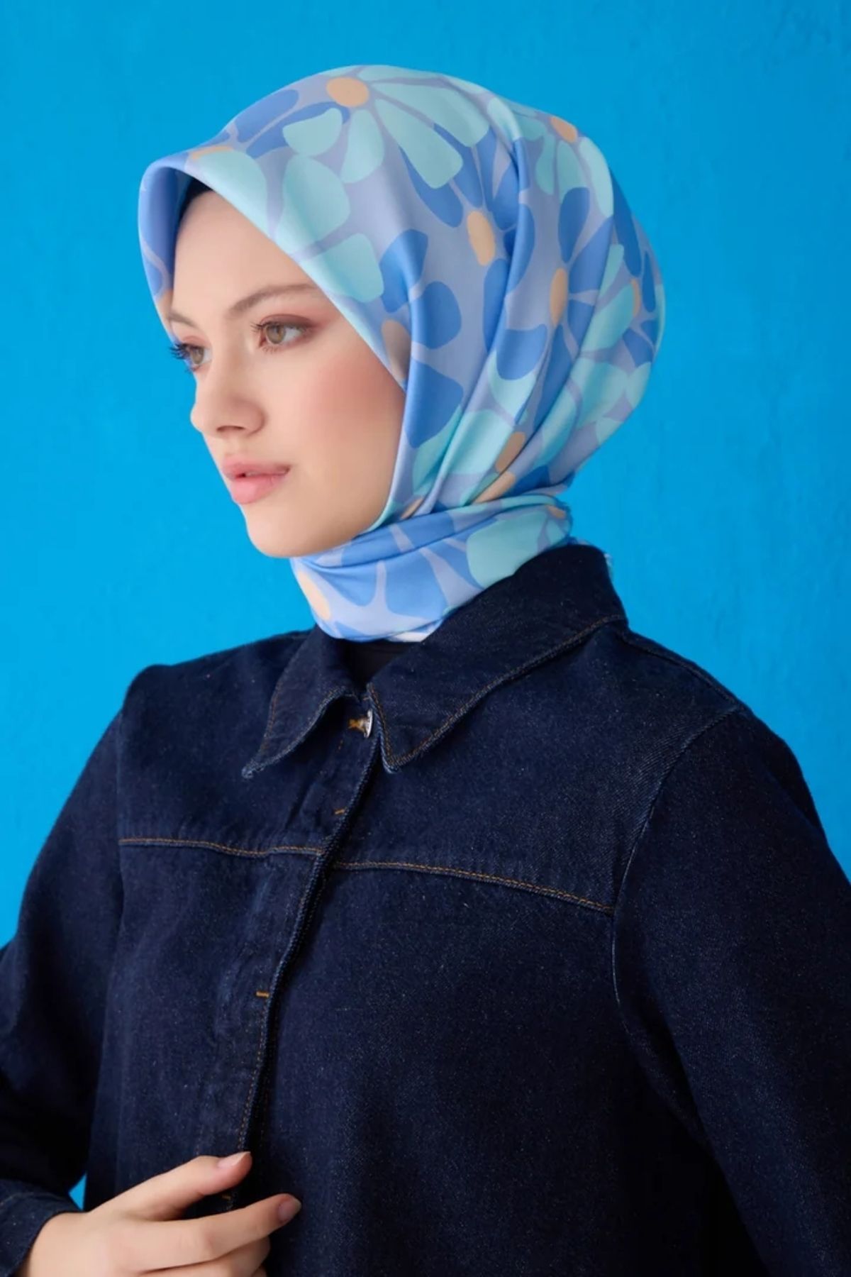 Belli Twill İpek Eşarp 4116D Çiçekli Desen Çok Renkli 3