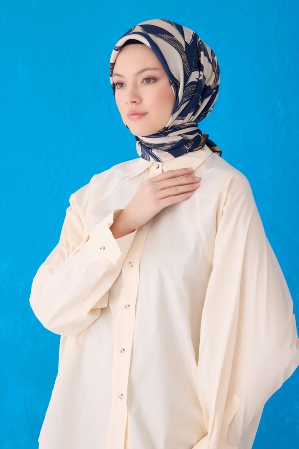 Belli Twill İpek Eşarp 4123D Yaprak Desen Lacivert-Krem-31