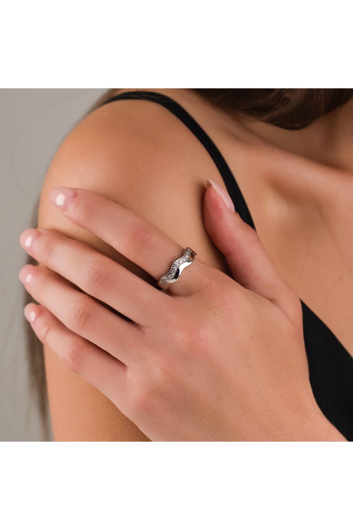 HOBİSY GIFT SHOP Zirkon Taşlı Alyans Model Gümüş Kaplama Kadın Yüzük – 18 Numara / 19 mm, Paslanmaz Çelik