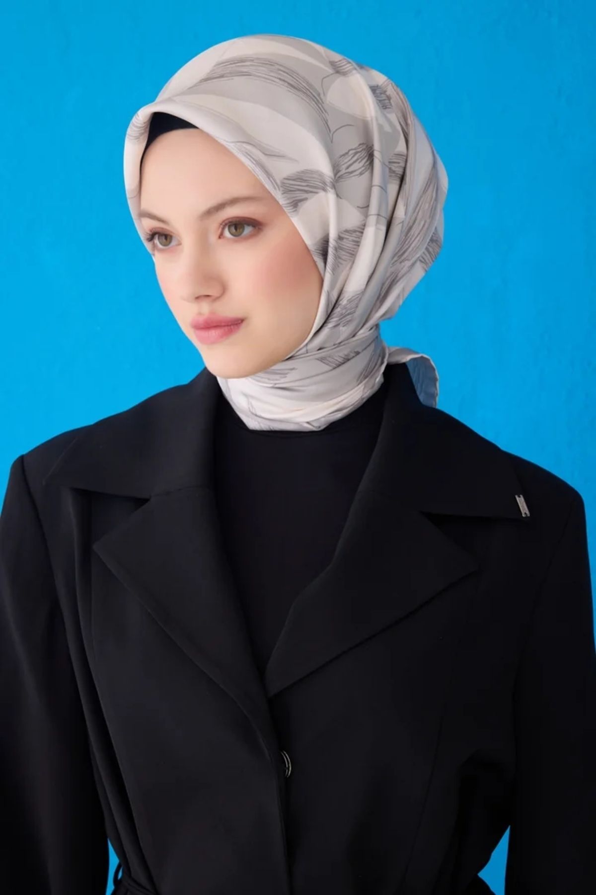 Belli Twill İpek Eşarp 4123D Yaprak Desen Gri-Krem-60
