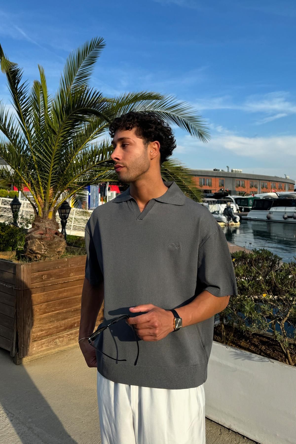Flaw Wear Nakışlı Polo Yaka Füme Triko Tişört