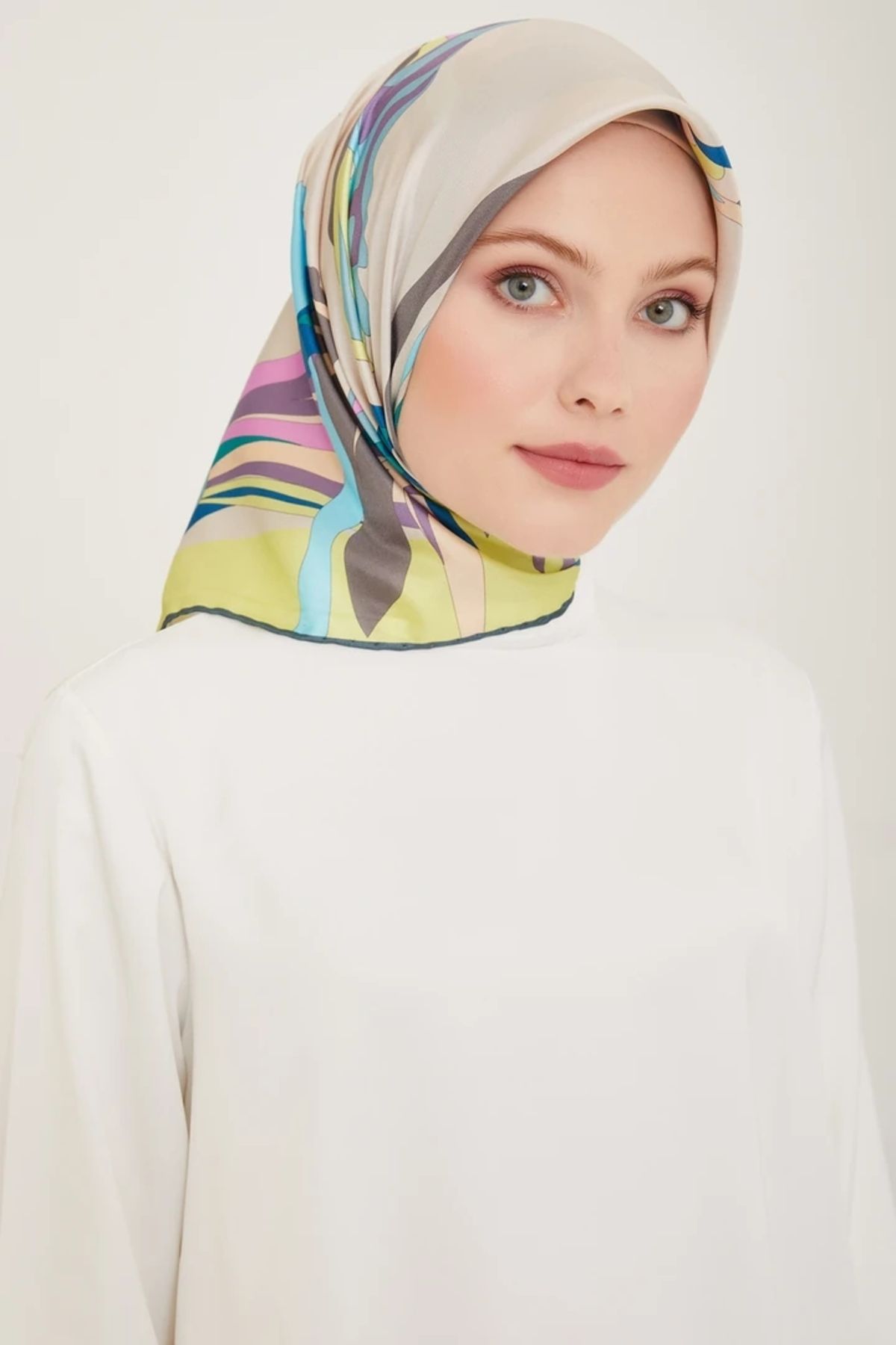 Belli Twill İpek Eşarp 4017D Çiçekli Desen Turkuaz-Pudra-85
