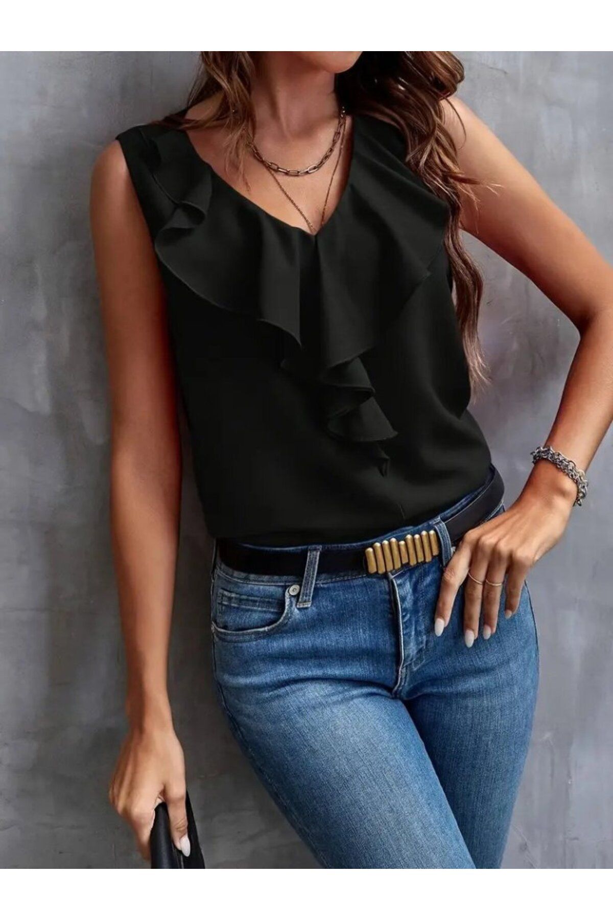D&M Life Collection Kadın Sıfır Kollu V Yakalı Volanlı Ithal Krep Bluz