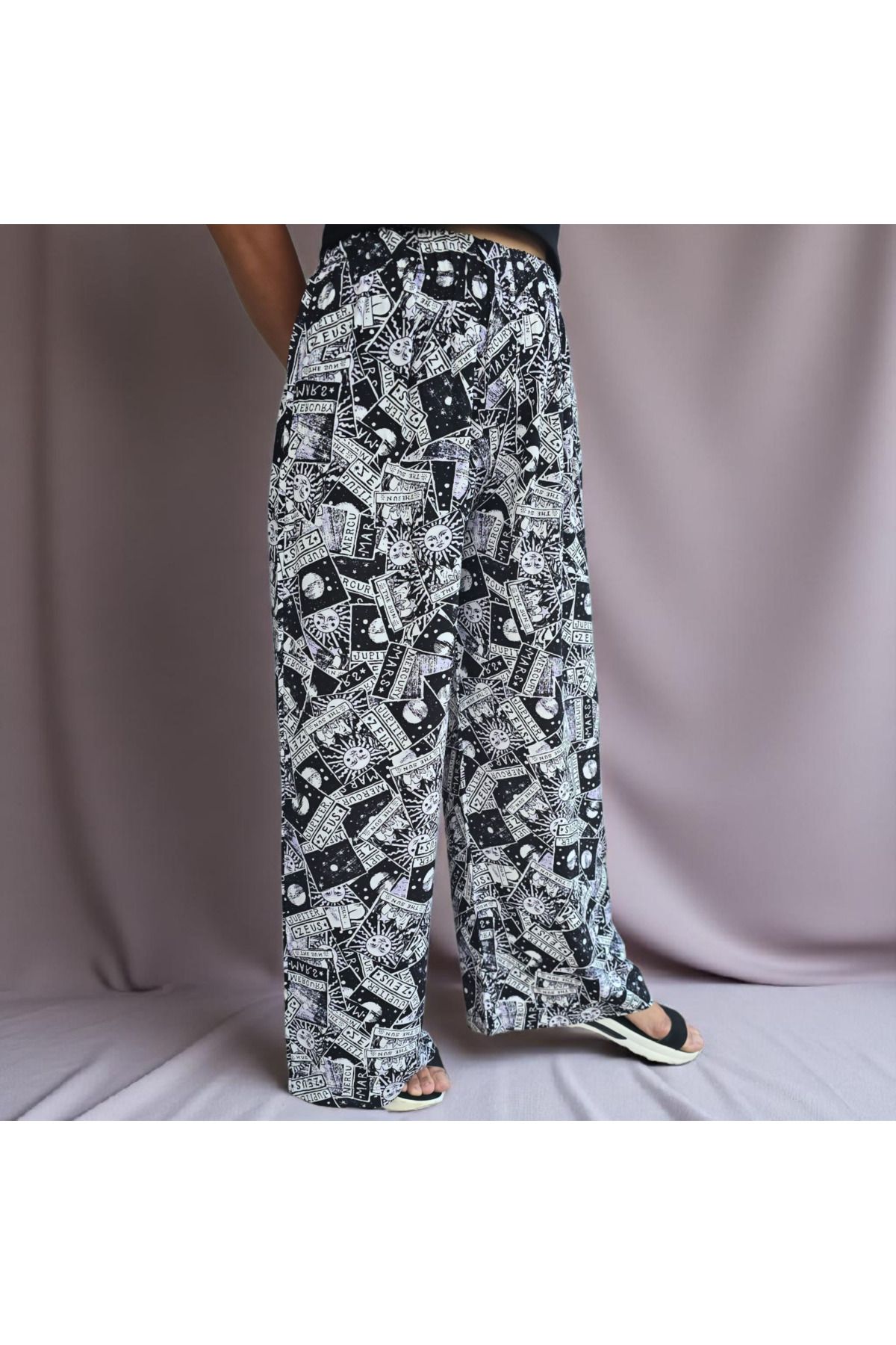 NRM MODA Siyah Beyaz Tarot Kart Desenli Oversize Kesim bol paça pantolon
