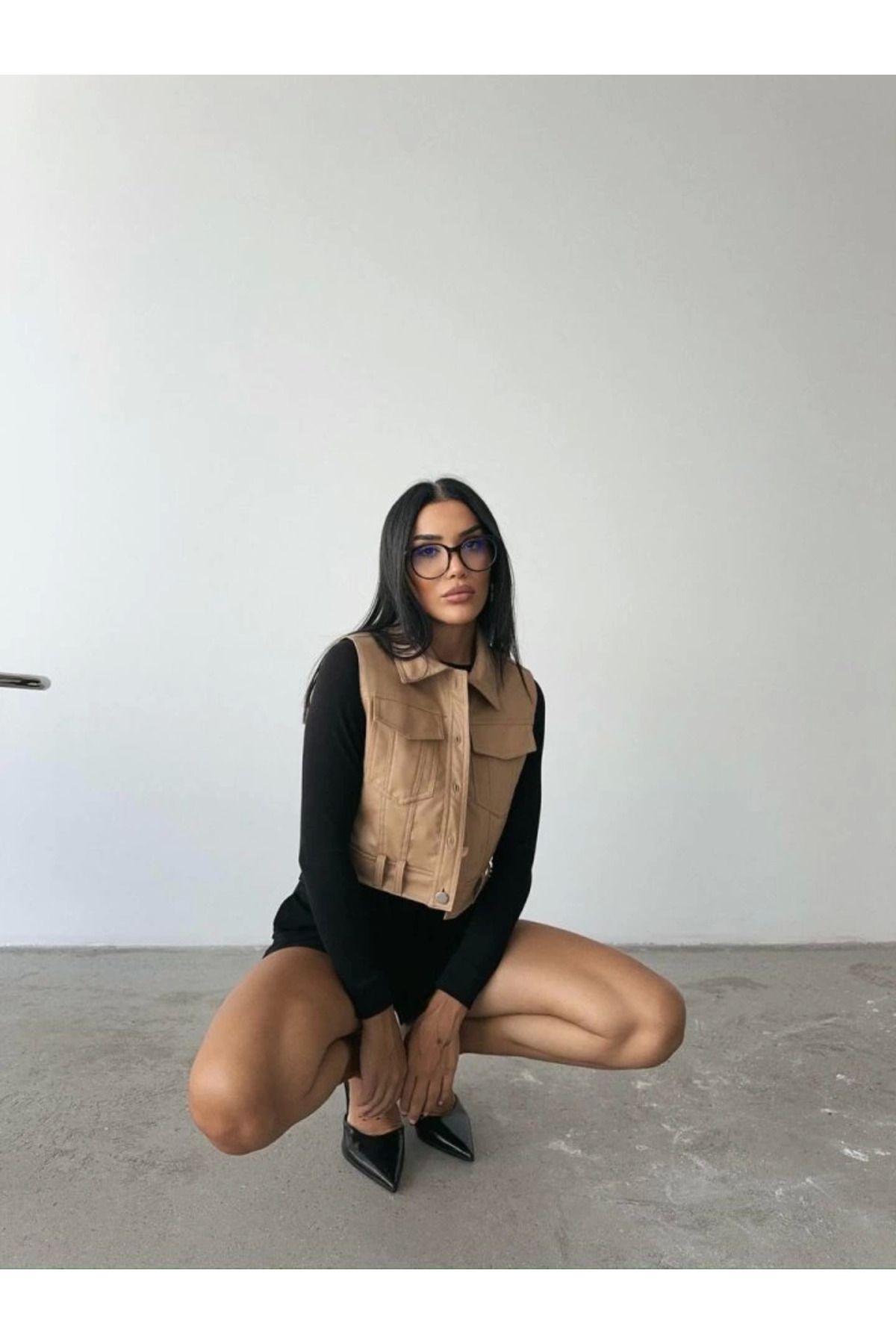 Omarı Yumuşak Deri Crop Yelek - Bej