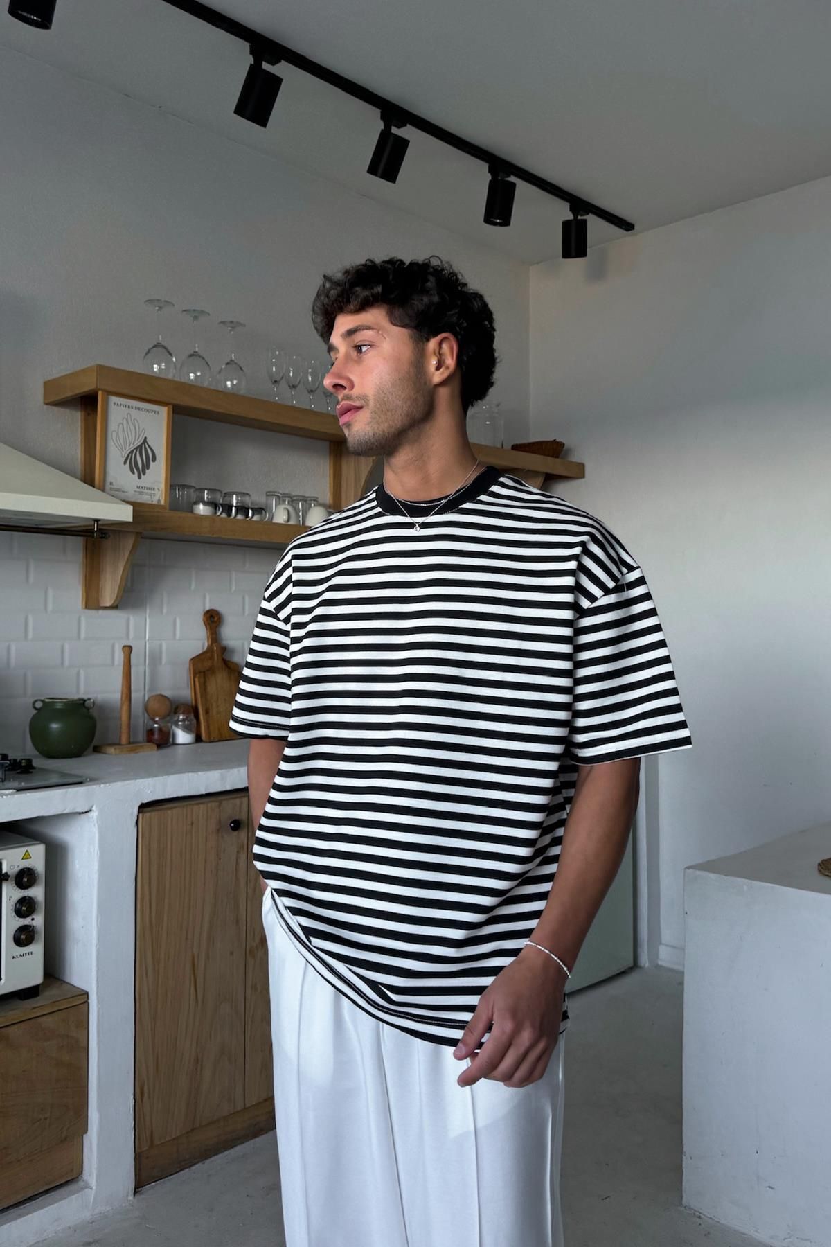Flaw Wear Beyaz Siyah Çizgili Oversize Tişört