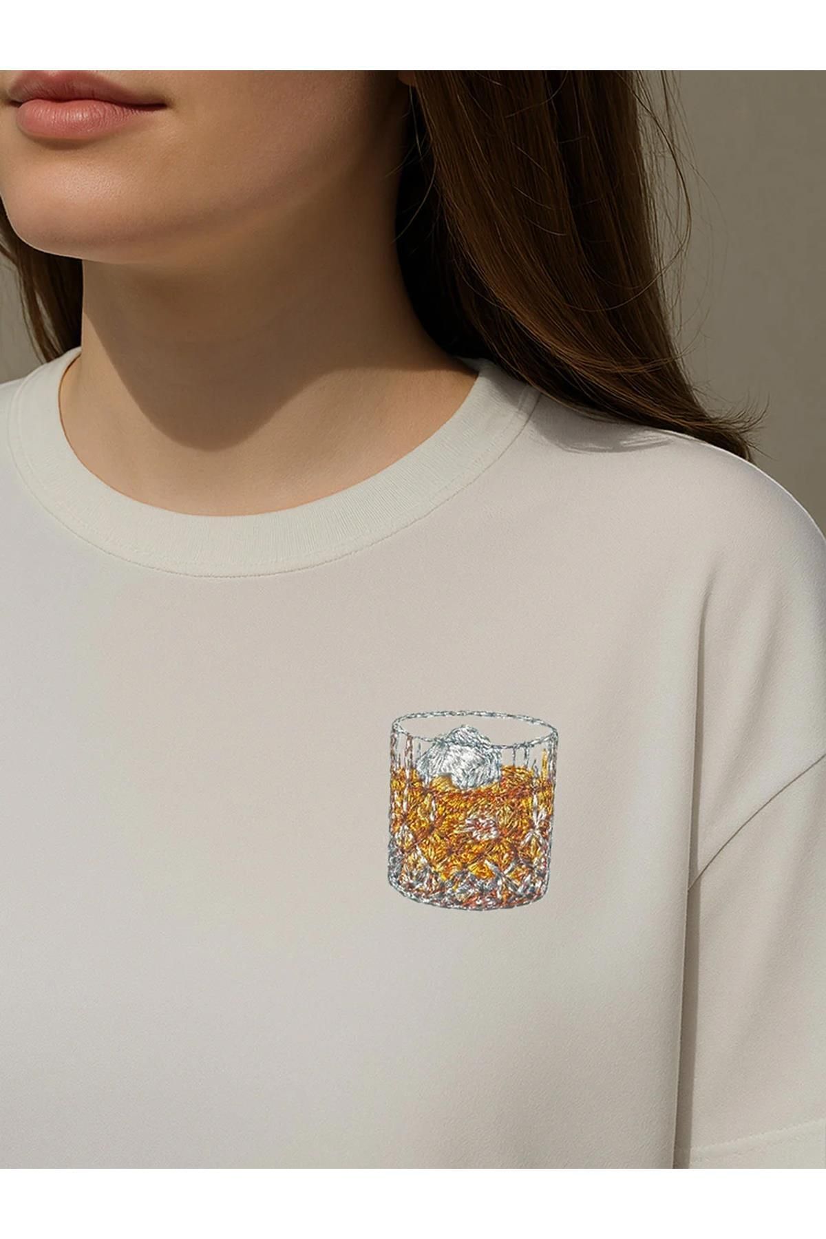 Trendiz Unisex Premium Whiskey on the Rocks Nakışlı Tshirt Beyaz