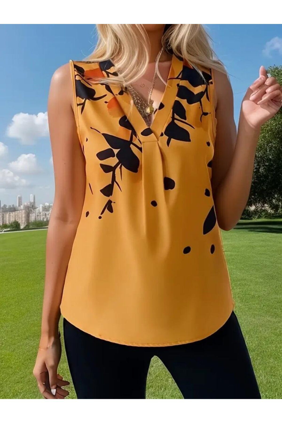 Moda Monisa Kadın Yaprak Tasarımlı Baskılı Kolsuz Bluz - V Yaka Süprem Kumaş - Yazlık Üst