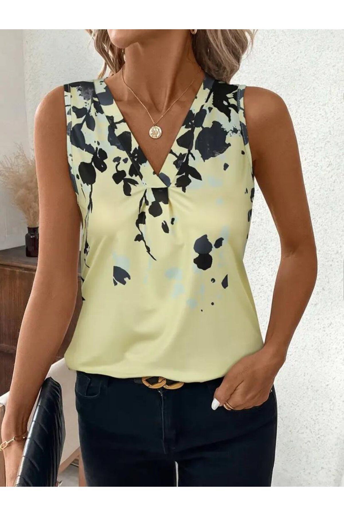 Moda Monisa Kadın Yaprak Tasarımlı Baskılı Kolsuz Bluz - V Yaka Süprem Kumaş - Yazlık Üst