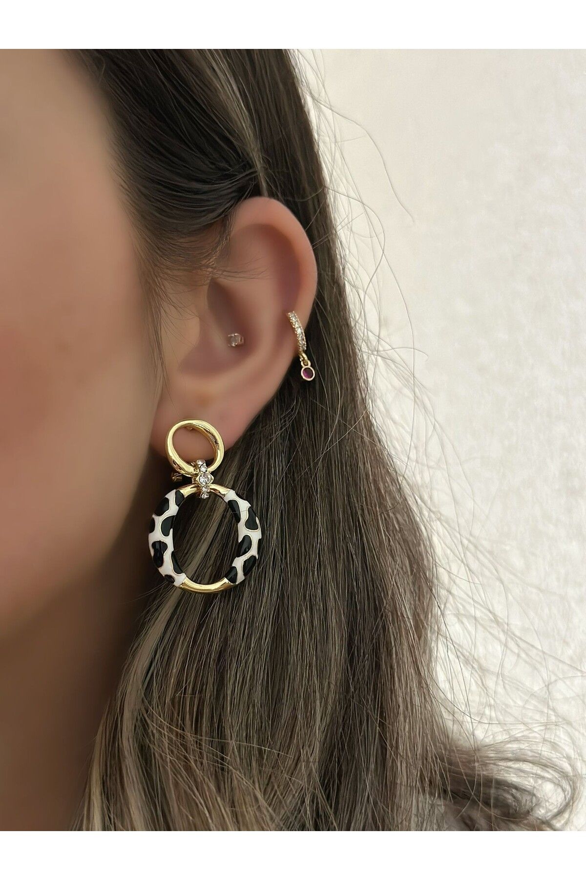 MyladyAccessoriess 14K Altın Kaplama Zirkon Taş Ve Desen Detay Küpe