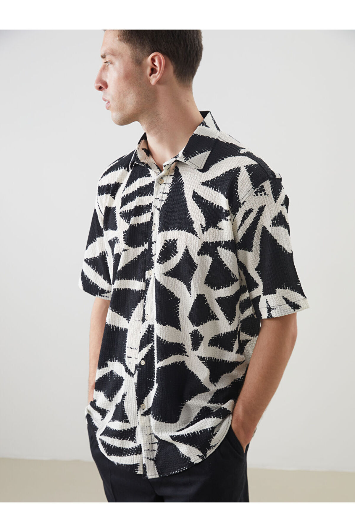 LC Waikiki-Create Your Style from Uzg Store |   Regular Fit Short Sleeve Patterned Men's Shirt 2