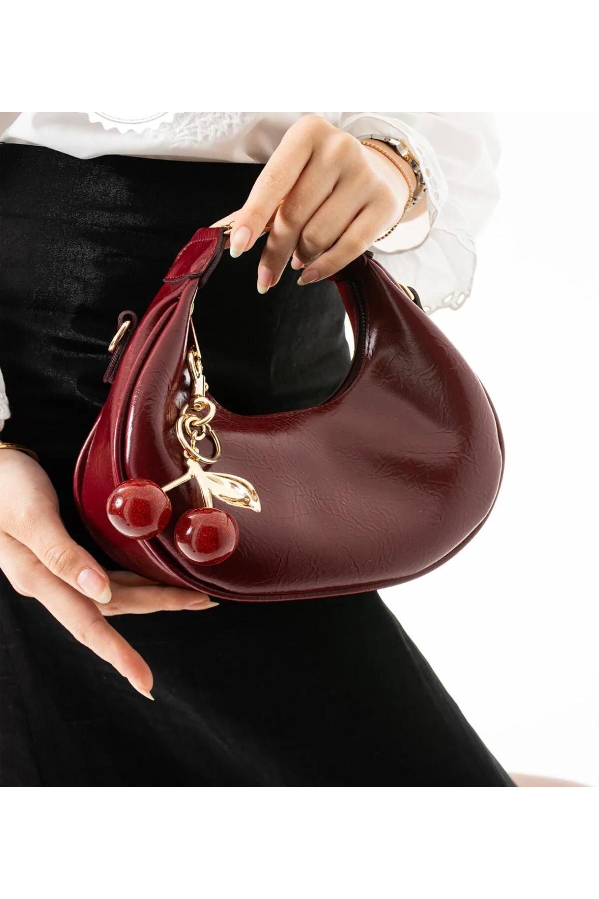 LİSBOND ELEGANCE Lisbond Elegance Betty Model Bordo Charm Hediyeli Kadın El Ve Omuz Çantası