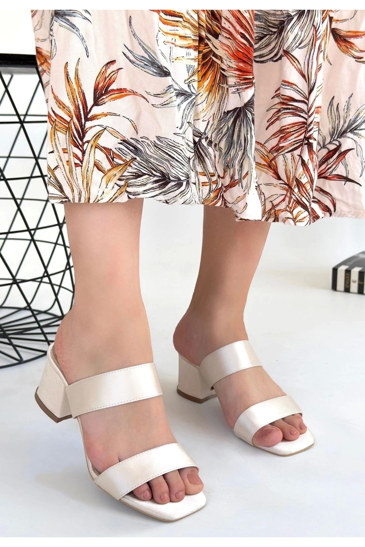 meSga butik Osper Bej Saten Topuklu Terlik
