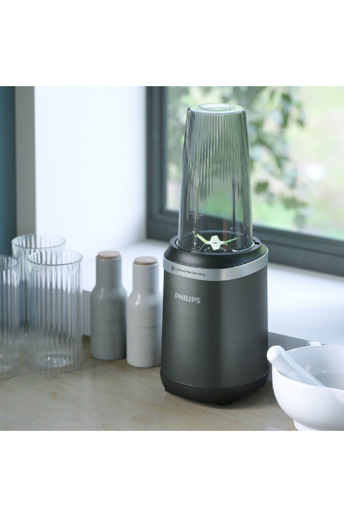 Philips-5000 Series Countertop Blender Black and Clear 700ml 4