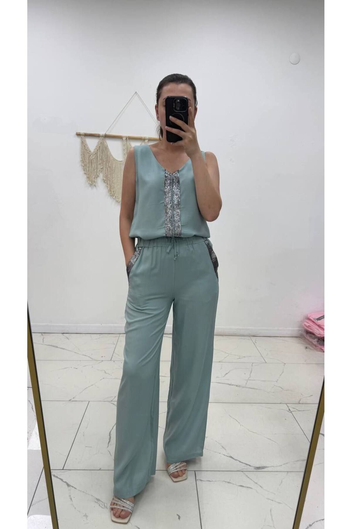 Maison La Femme Kadın Pullu V Yaka Bluz Bol Paça Pantolon