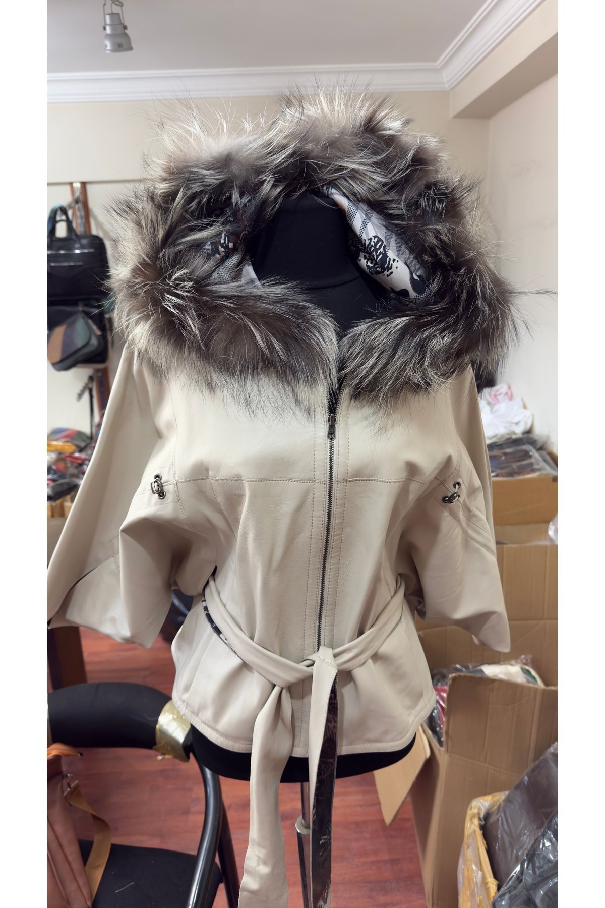 Butik KREM ZERAFETİ KÜRKLÜ HAKİKİ DERİ KADIN CEKET
