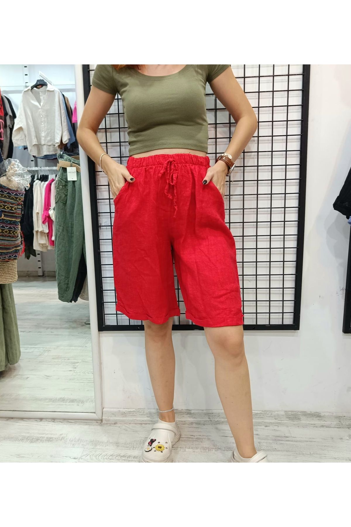 Butik Şans Lastikli Bel Cep Detaylı İtalyan Keten Şort
