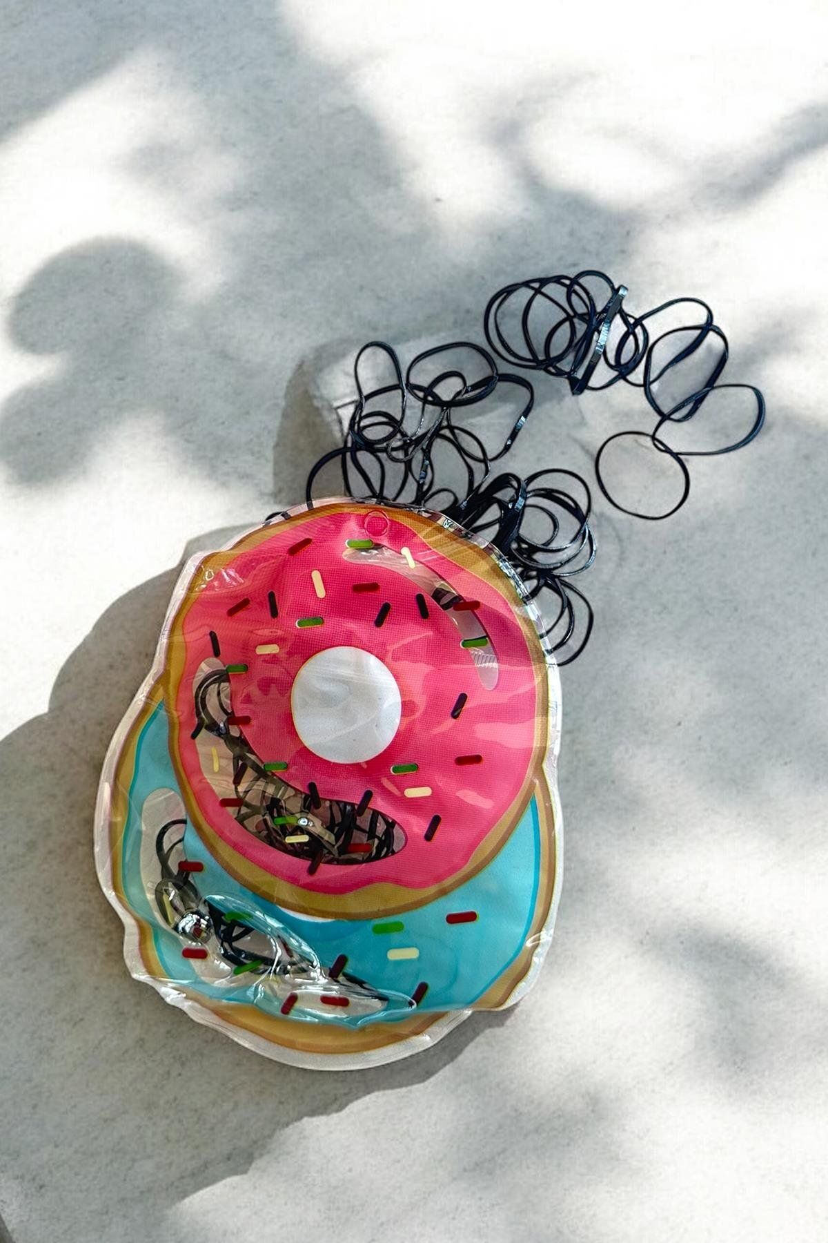 TAKIŞTIR Siyah Renk Donut Figürlü Perma Paket Lastik Toka