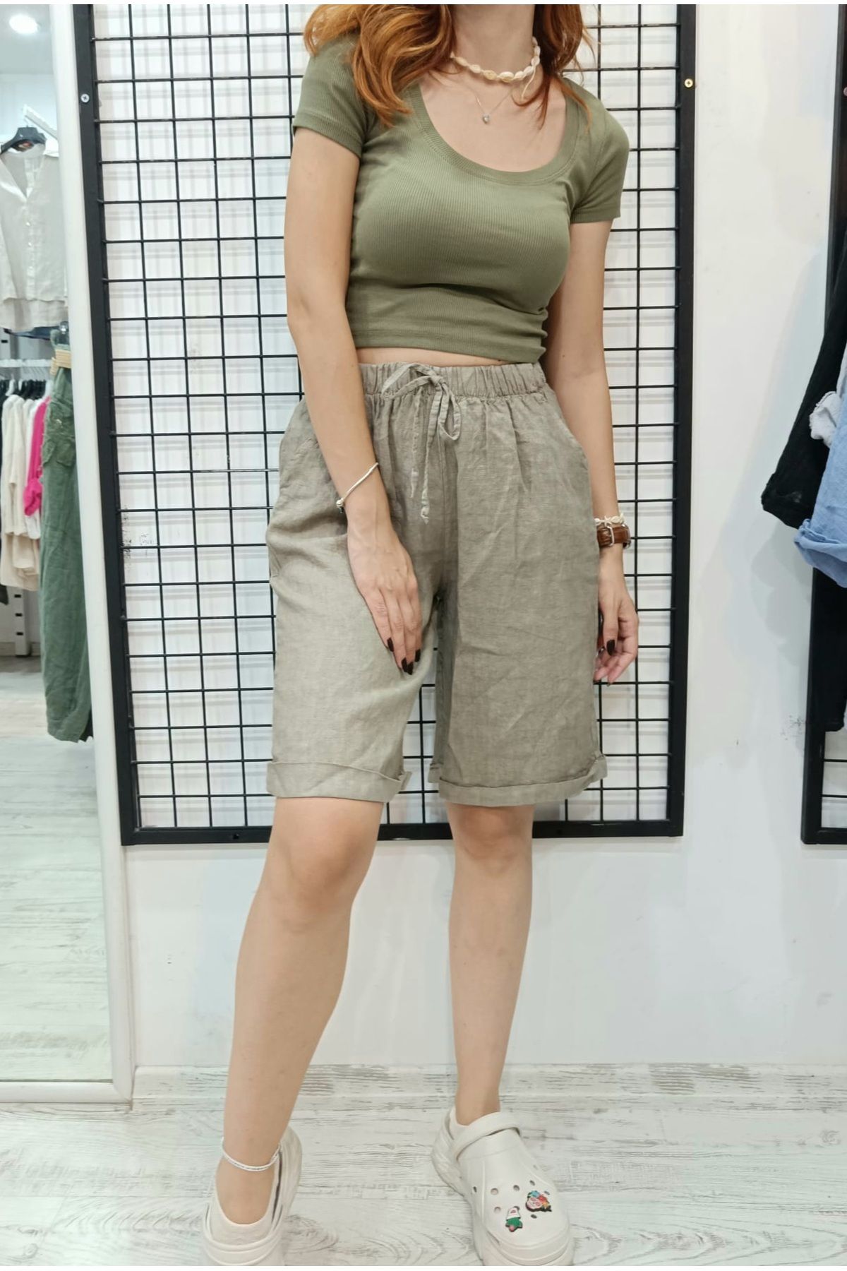 Butik Şans Lastikli Bel Cep Detaylı İtalyan Keten Şort