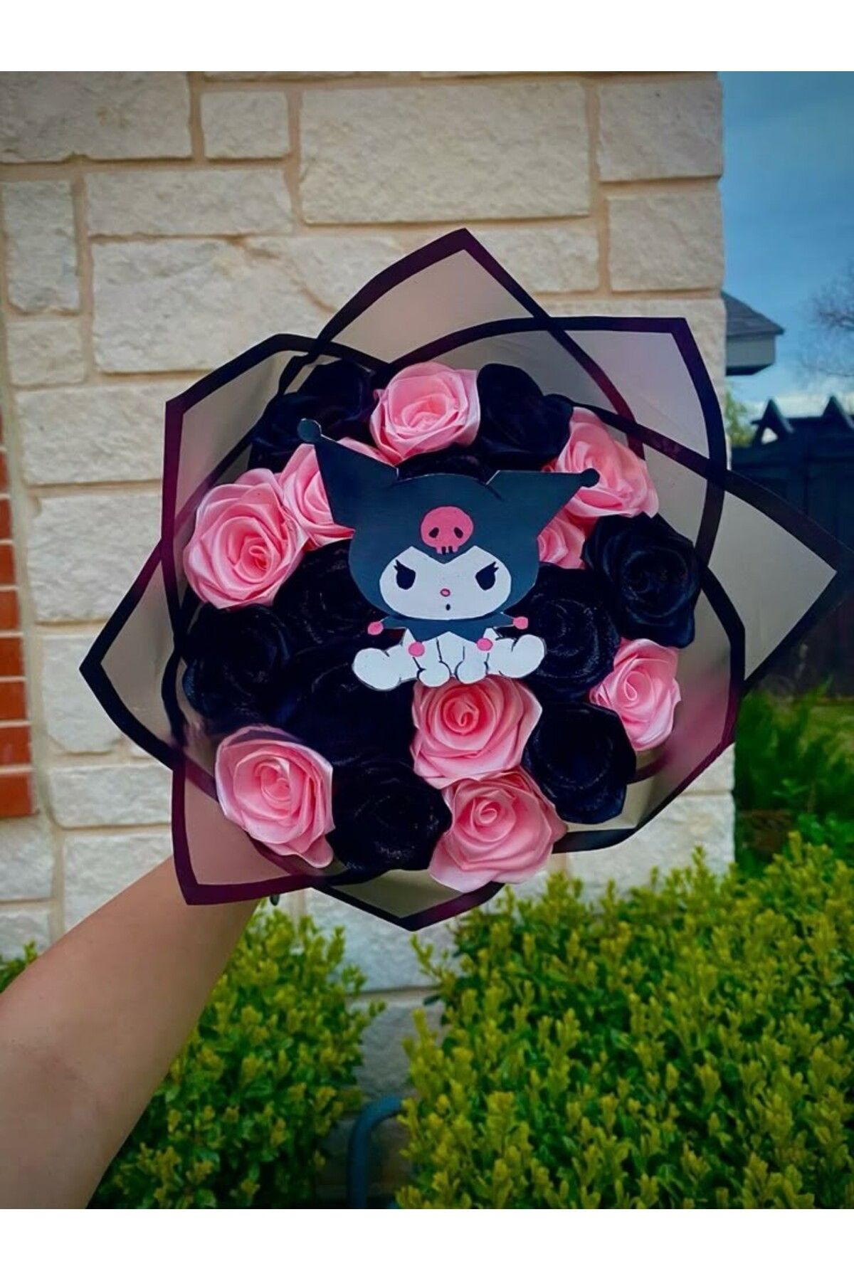 CANSIN 15 ADET SOLMAYAN GÜL BUKETİ PEMBE SİYAH KARAKTERLİ