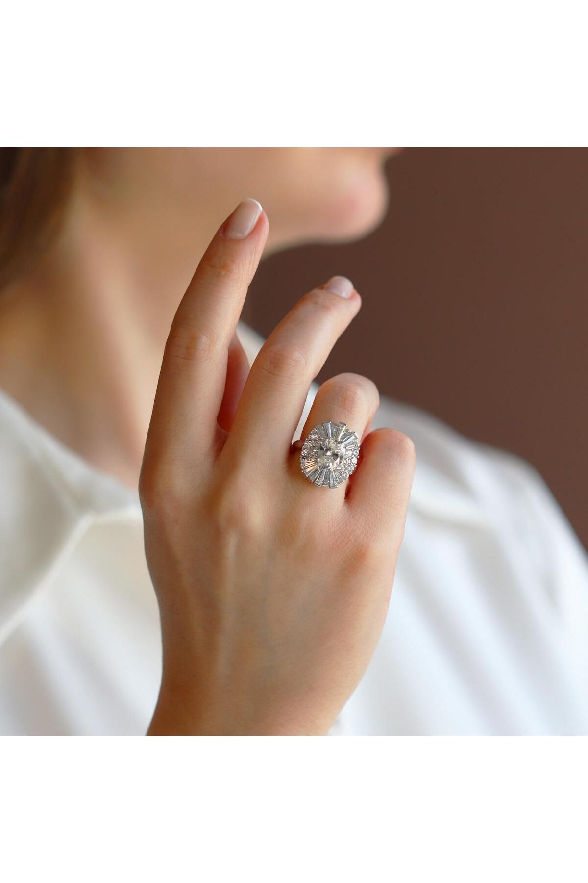 Necati Gün Sky Diamond Baget Oval Kesimli Gümüş Yüzük