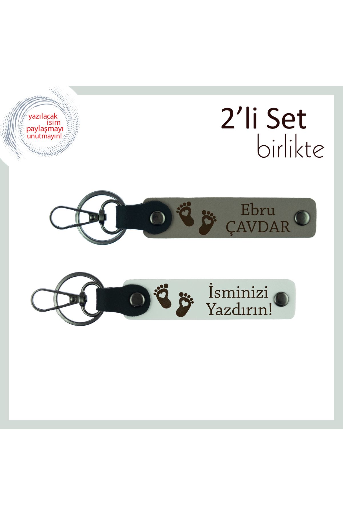 Miaju Anne ve Babanın İsmini Taşıyan Kişisel Anahtarlık Takım, Kalpli Ayak Motifli 2’li Set, Kül Gri-Beyaz