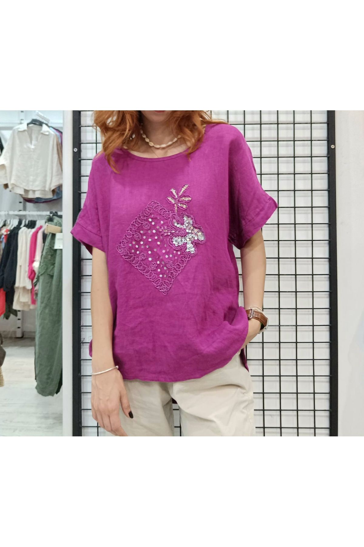Butik Şans Pul Payet Detaylı Nakış İşlemelı İtalyan Keten Bluz