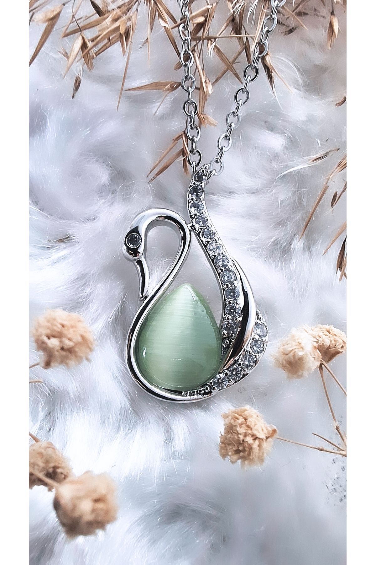Serenity Yeşil Opal Taşlı Kuğu Figürlü Çelik Kolye