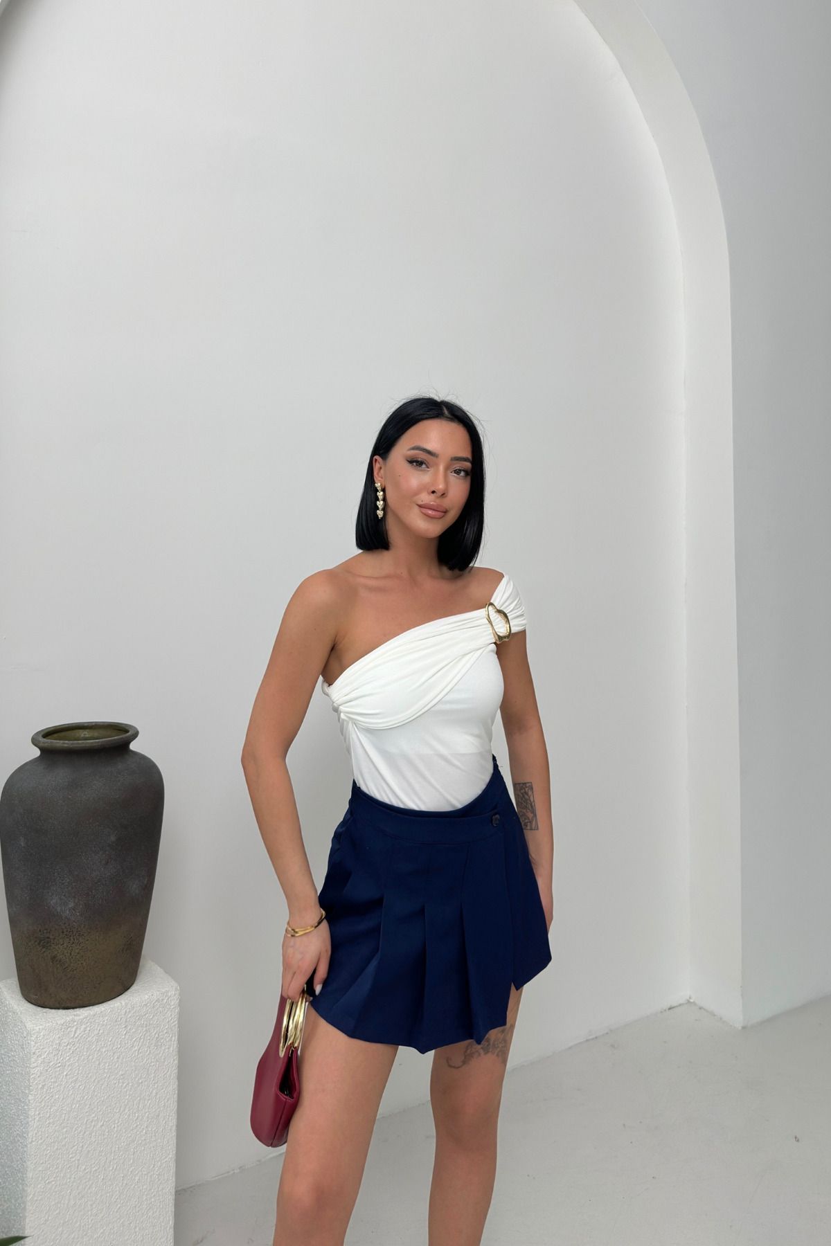 Sorridi Akseuarlı Detaylı Kayık Yaka Sandy Bluz