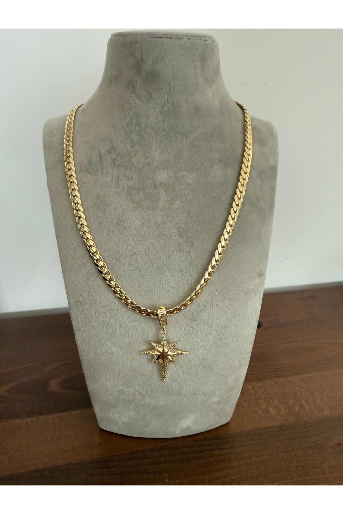 Zenara Accessories Altın/Gold renk taşlı yıldız uçlu çelik kolye
