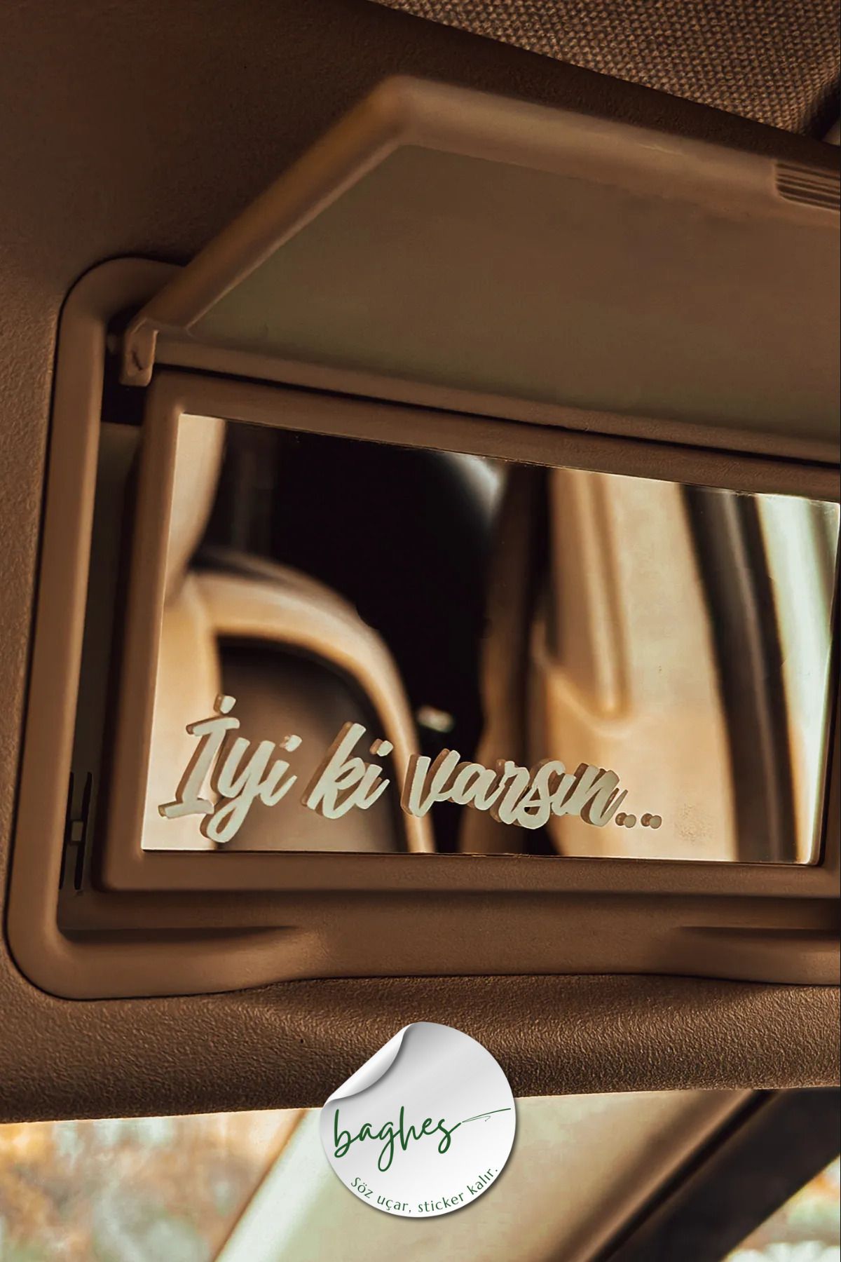 Baghes İyi ki varsın Güneşlik Ayna Yazısı Araba-Motosiklet Cam Etiket Sticker 7,7x1,9cm