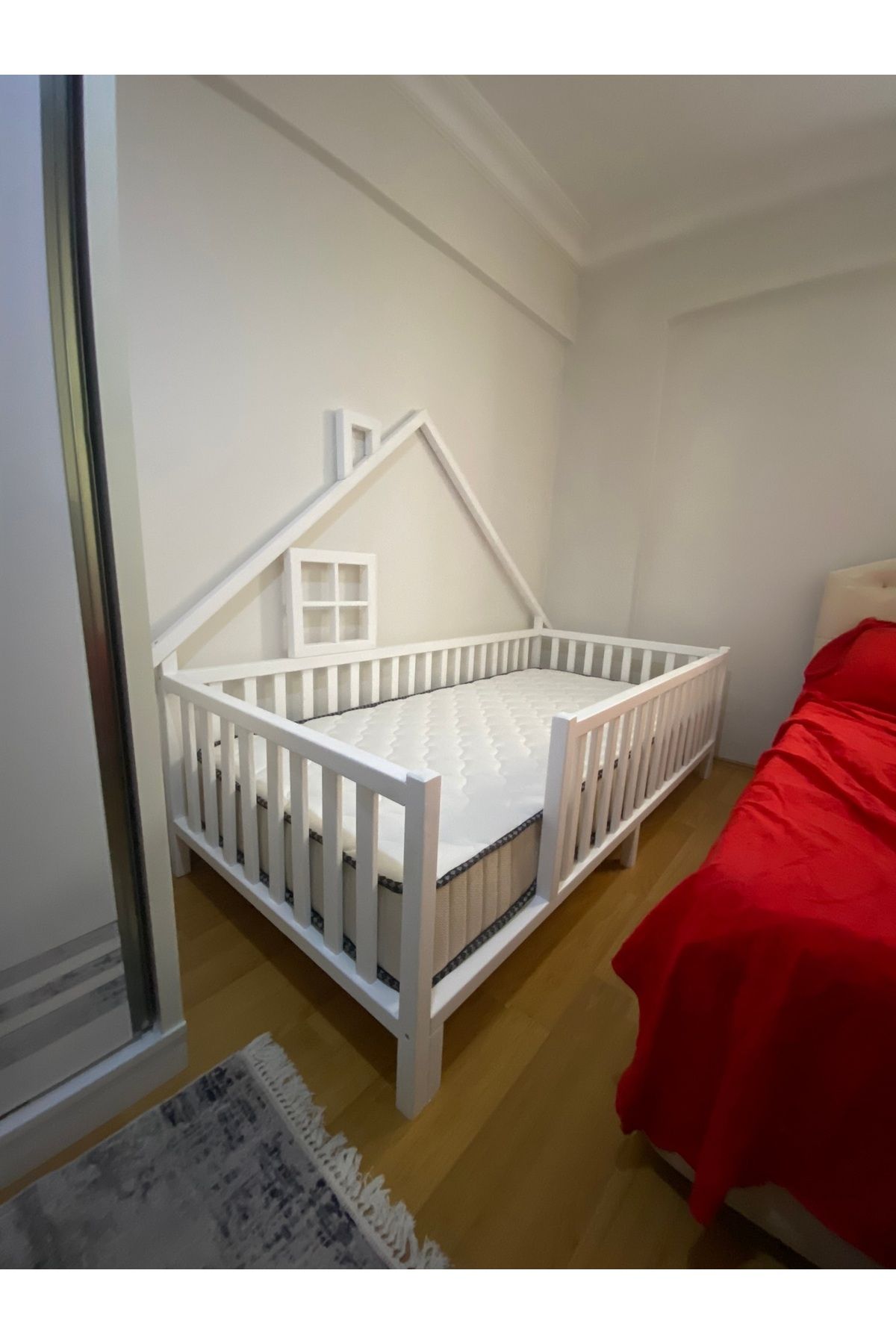 MobiKonfor Montessori Çocuk Yatağı Home Model Beyaz Renk Doğal Ahşap Çam