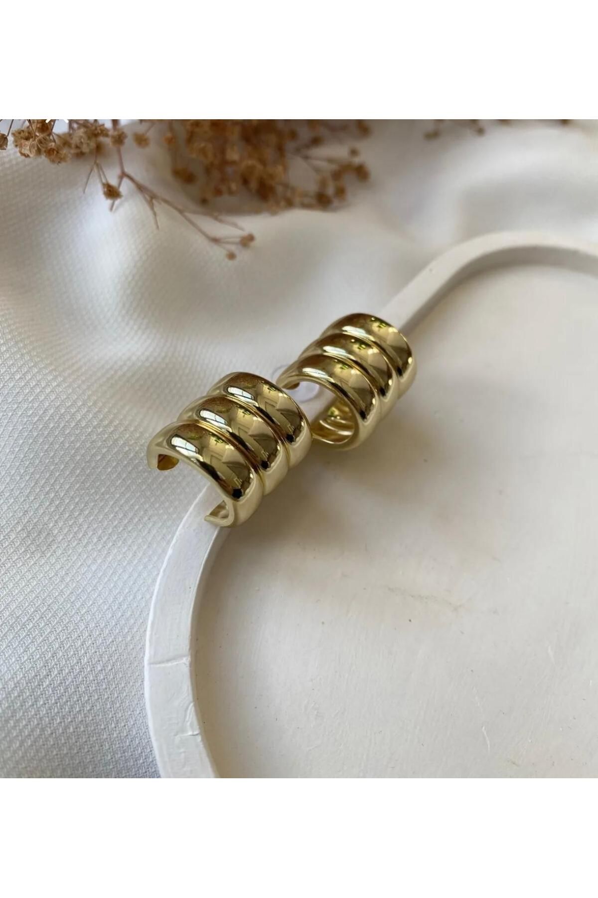 LİSBOND ELEGANCE Lisbond Elegance Kadın özel seri üçlü görünümlü bombeli halka küpe gold renk