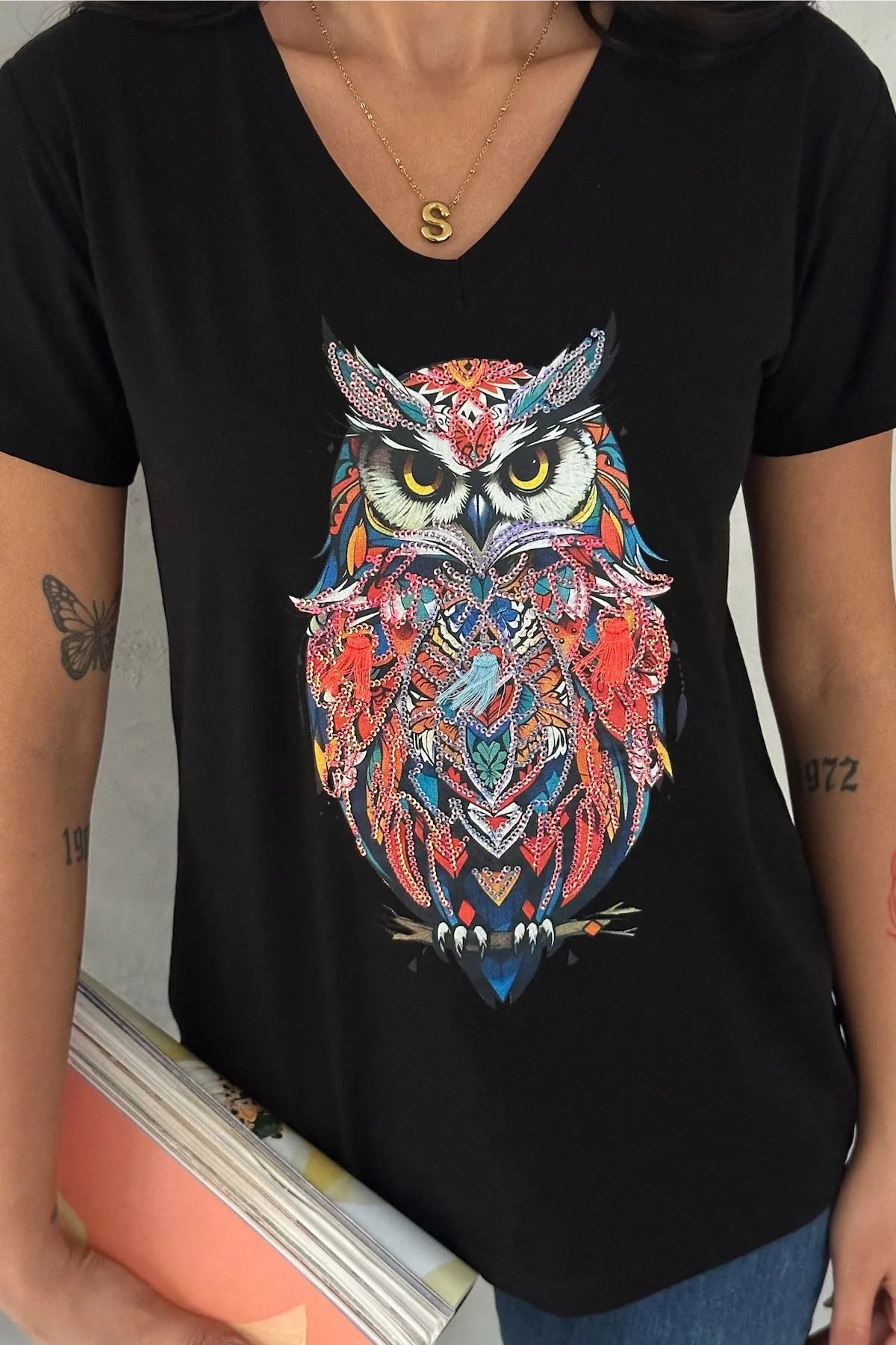 Ms Kadın Siyah V Yaka Baykuş Pul Payet İşlemeli %100 Pamuk T-Shirt