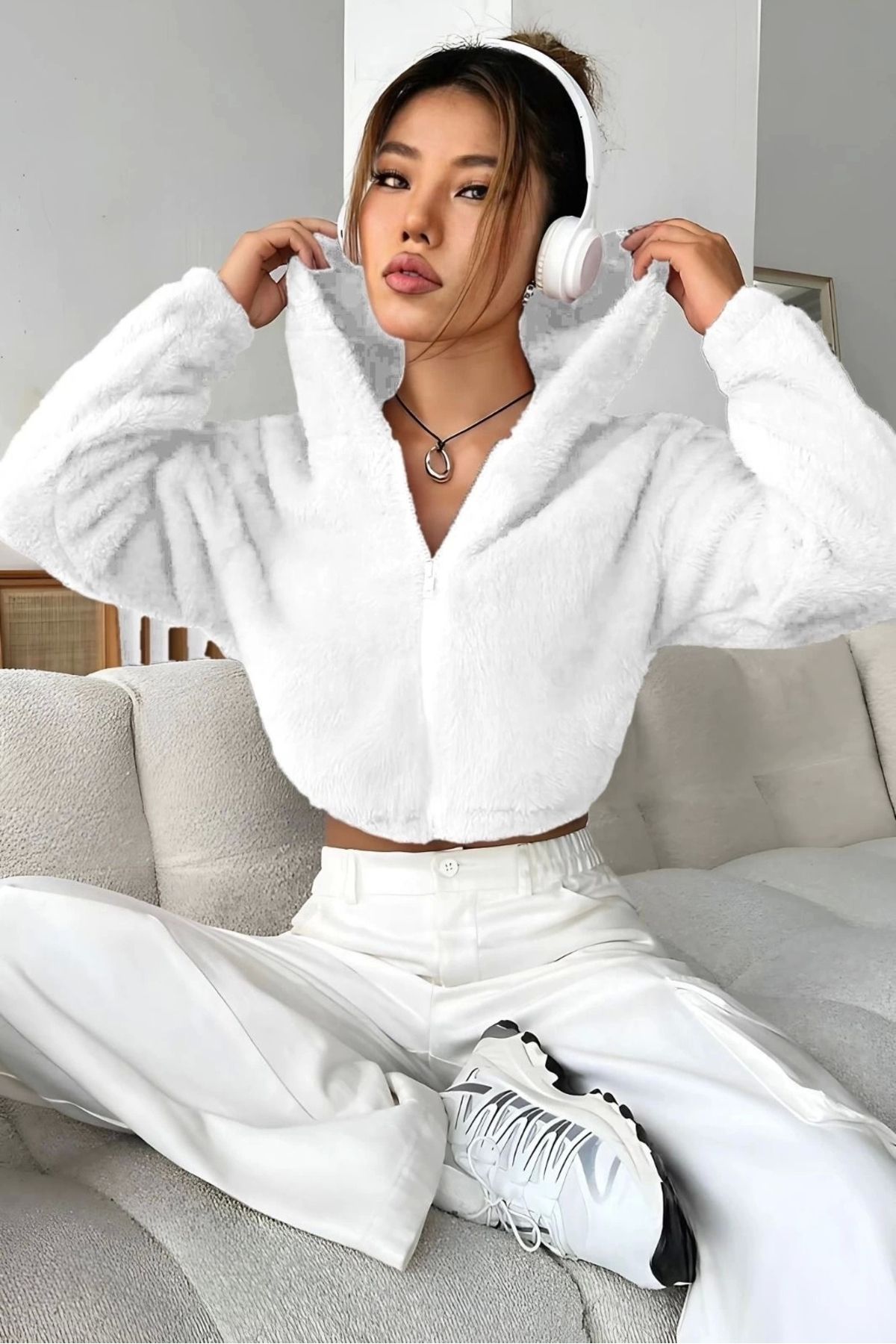 ufukmoda Peluş ceket kapşonlu beyaz