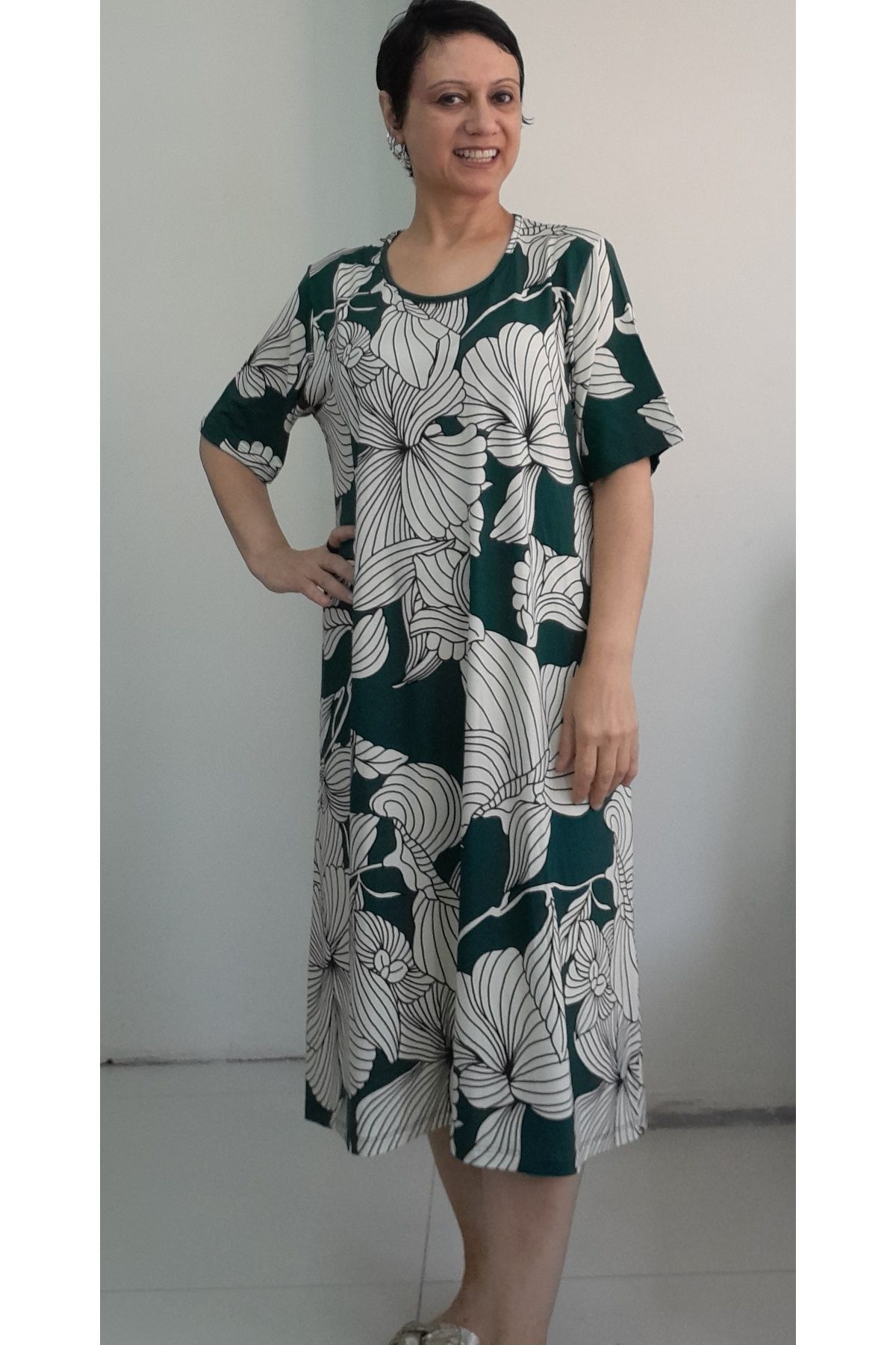 Mertcan Butik Haki yeşil ekru desenli kısa kollu penye viskon elbise
